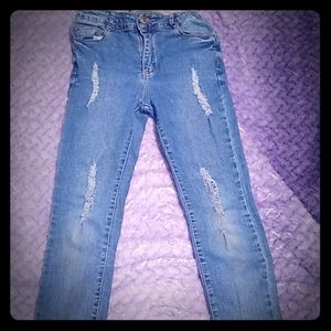 Kids ripped jeans